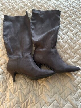 Gray Faux Suede Knee High Boots Wide Calf Kitten Heel Pointed Toe Size 8.5
